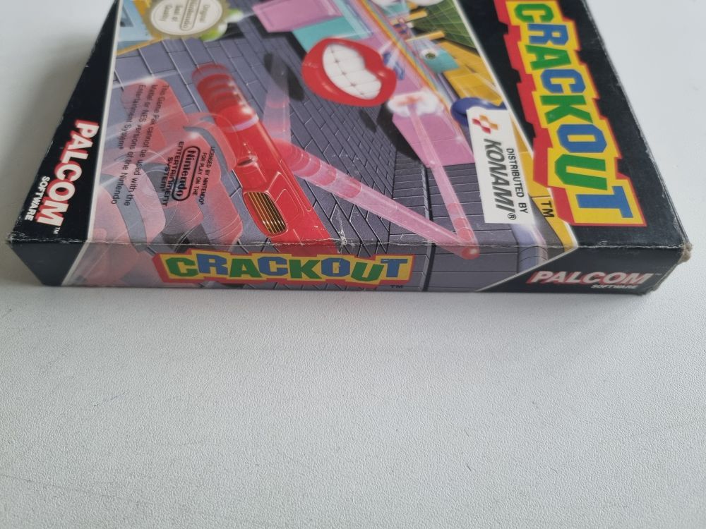 NES Crackout NOE - zum Schließen ins Bild klicken