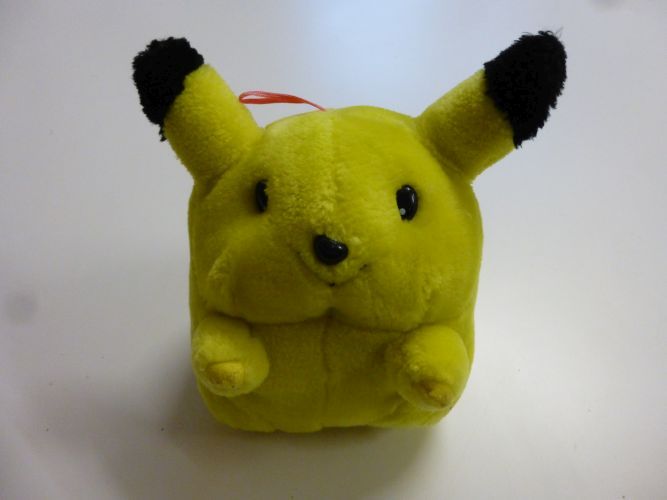 Pikachu Doll - zum Schließen ins Bild klicken